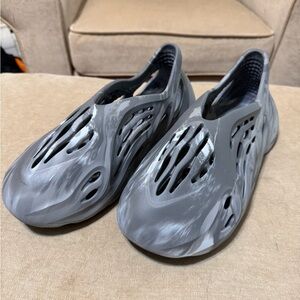 Yeezy Foam Rnnr “granite”